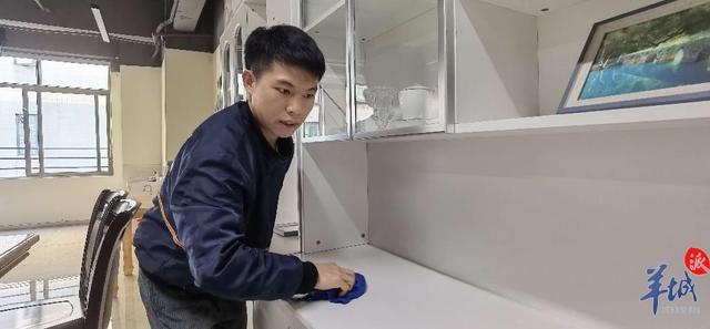 年薪最高30万元！节后广州家政市场火爆ayx爱游戏男家政成为香饽饽(图4)