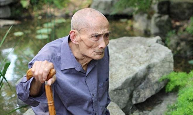 40岁的宝妈买黄金手镯被怼去当月嫂了她：卑微的生活伤不起ayx爱游戏(图4)