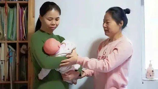 ayx爱游戏杨浦这位“明星月嫂”获评“最美家政人”！(图2)