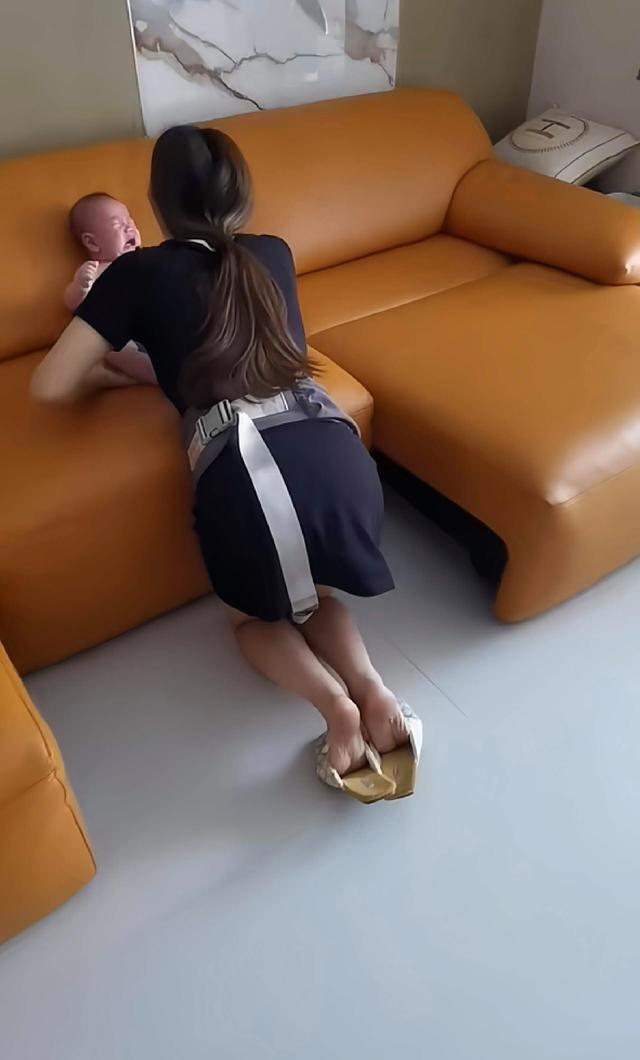 浙江：男子请高颜值月嫂照顾孩子穿着引热议网友：引ayx爱游戏狼入室(图1)