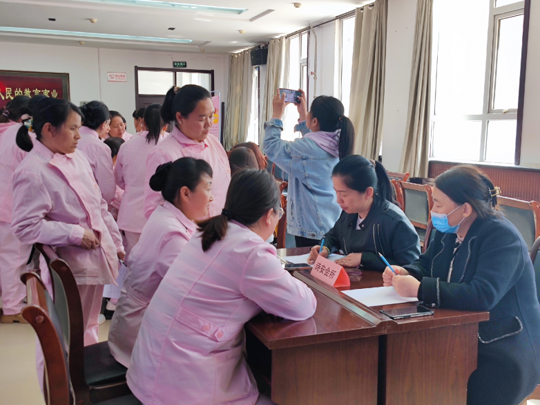 ayx爱游戏中国妈妈—爱心月嫂女性赋能培训项目招聘会在山西平顺举办(图2)